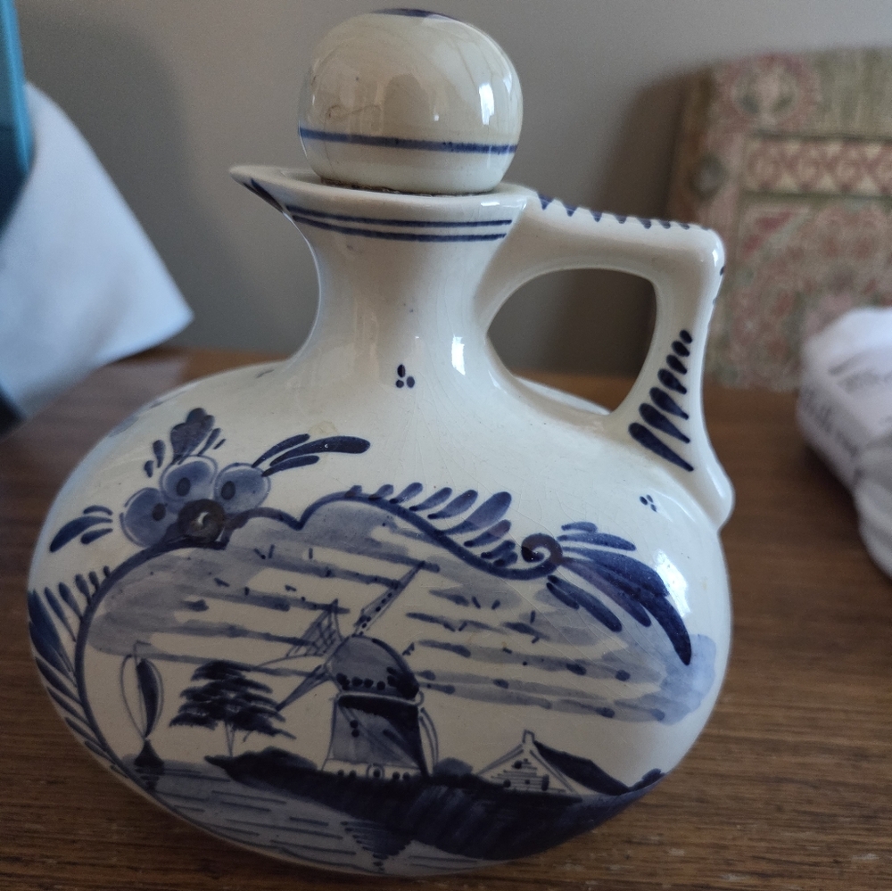 Delft Decanter/Cruet